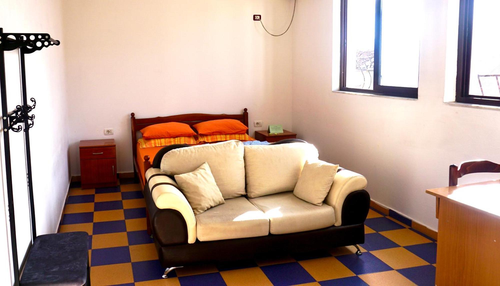 The Galley Party Hostel Shkodra Kültér fotó